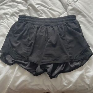 CAMO LULULEMON HOTTY HOT SHORTS